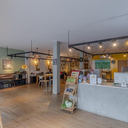 Folk Poshtel Silom Bed & Breakfast Bangkok Eksteriør bilde