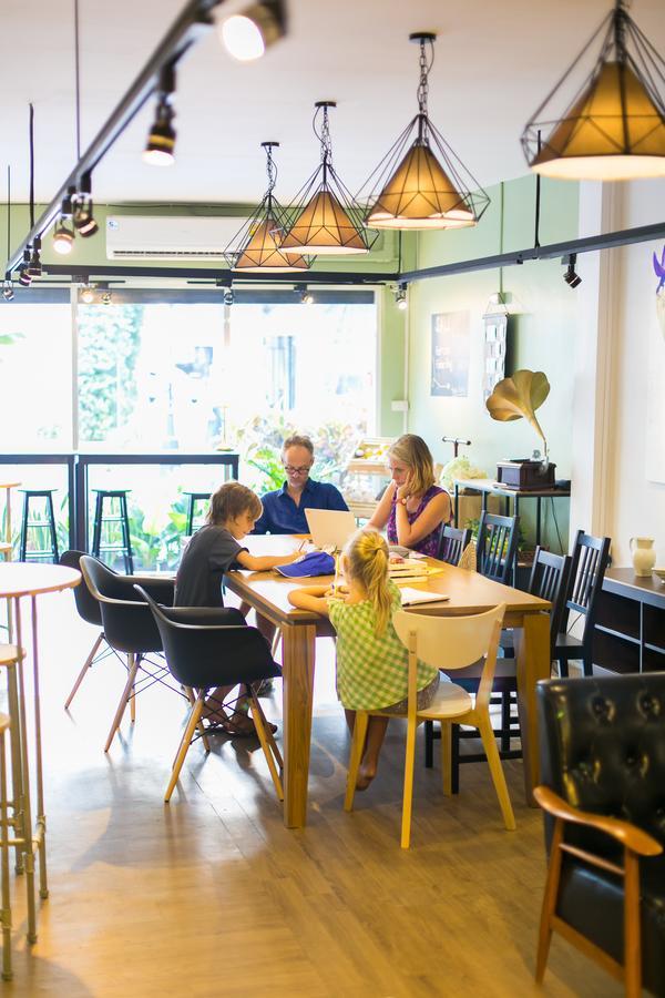 Folk Poshtel Silom Bed & Breakfast Bangkok Eksteriør bilde