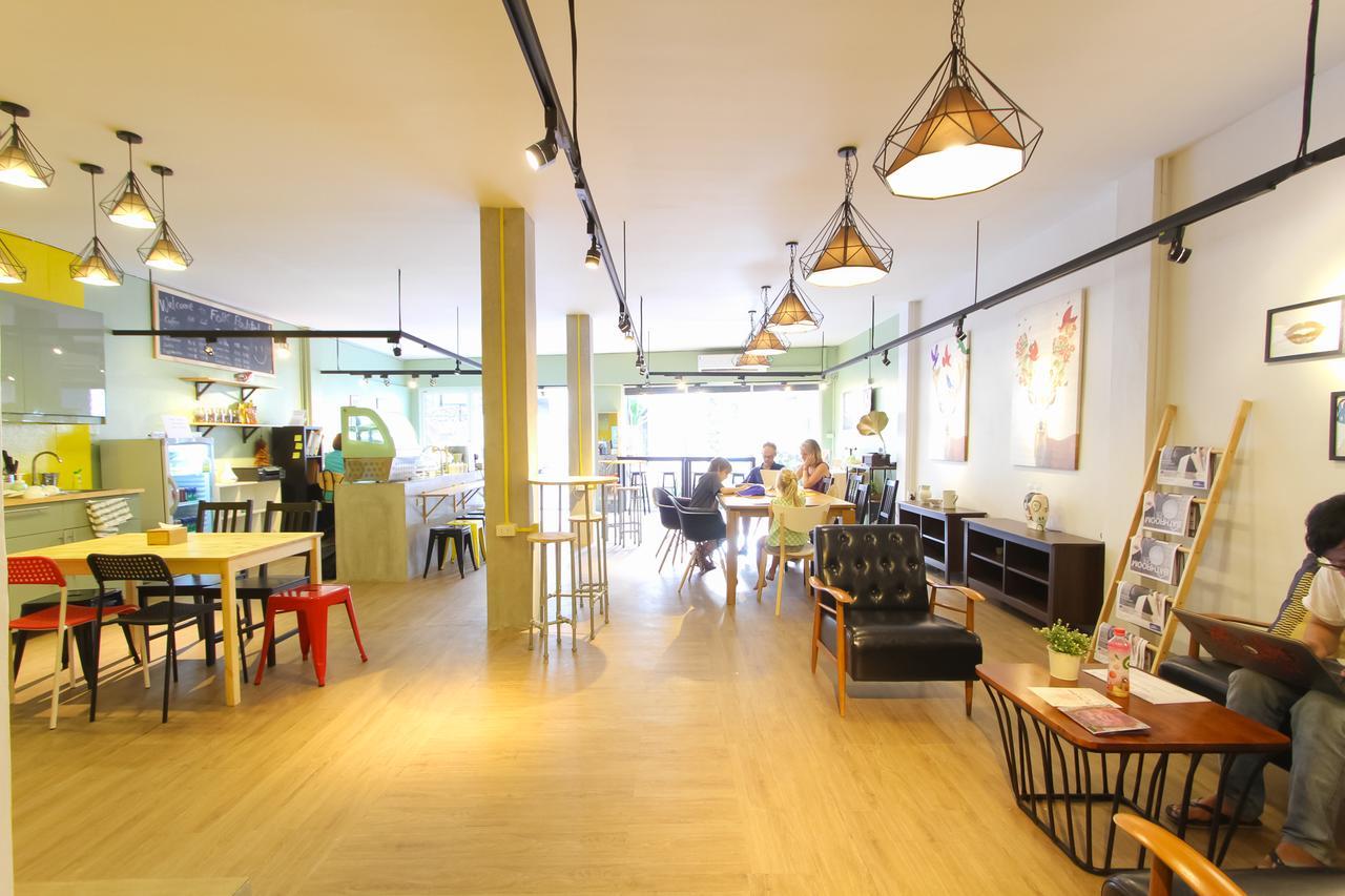 Folk Poshtel Silom Bed & Breakfast Bangkok Eksteriør bilde