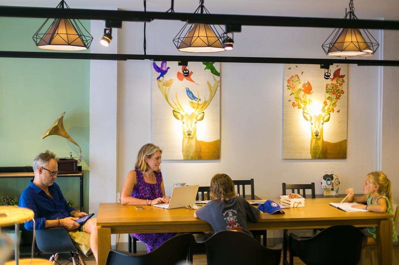 Folk Poshtel Silom Bed & Breakfast Bangkok Eksteriør bilde
