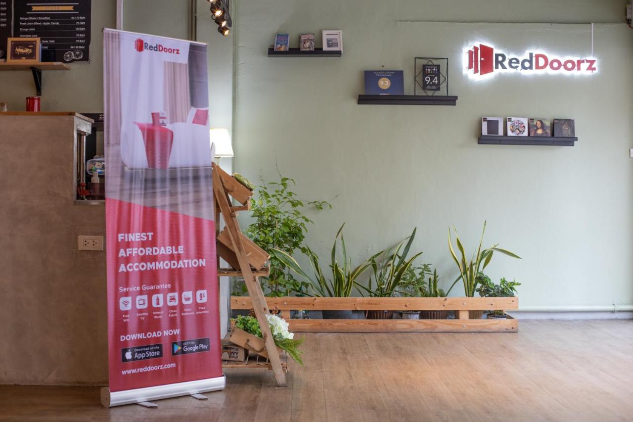Folk Poshtel Silom Bed & Breakfast Bangkok Eksteriør bilde