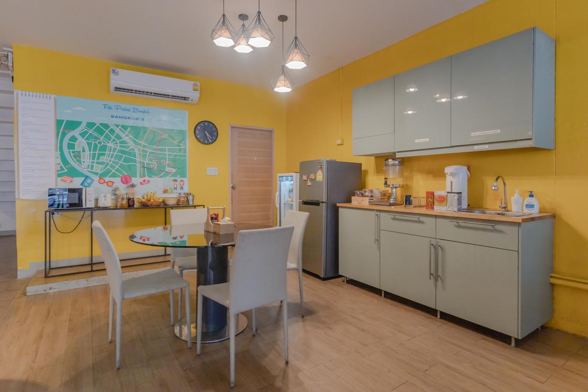 Folk Poshtel Silom Bed & Breakfast Bangkok Eksteriør bilde