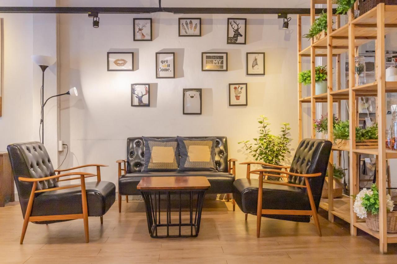 Folk Poshtel Silom Bed & Breakfast Bangkok Eksteriør bilde